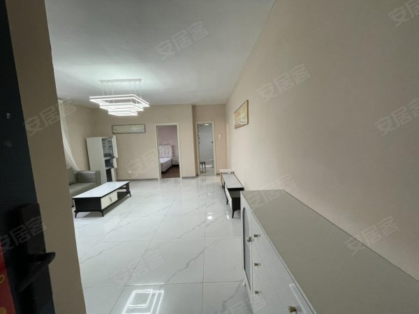 地铁一号线_兴华苑B区_家电家具可配_电梯两室_拎包入住