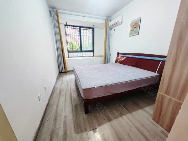 龙湖欢肆，4号线地铁口，实景实拍，主卧带独卫，两室合租拎包住