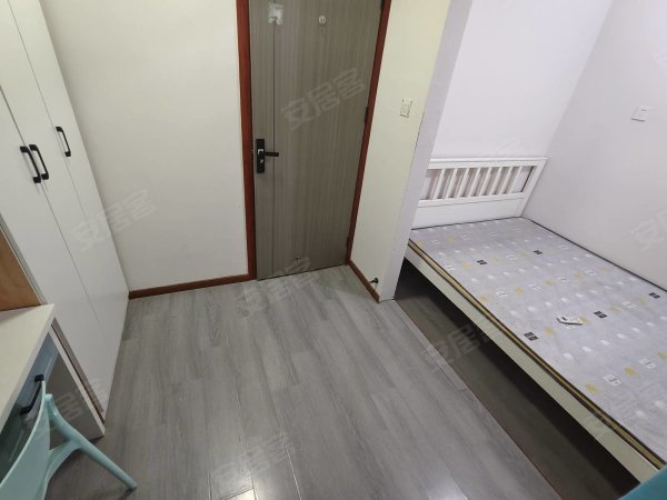 房东（女生合租）主卧客卧分开_国际企业中心京东方B9_月付