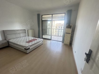 公用厨房_独立特大阳台_给钱就租_蔚蓝商务港新地中心天鹅湖