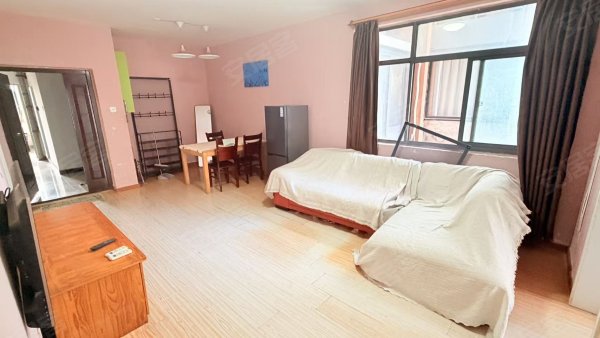 金成港湾精装两室一厅带阳台，交通便捷民水民电，车位充足务工优