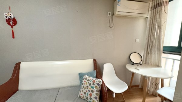 电梯房，一居室，民用水电，近地铁。