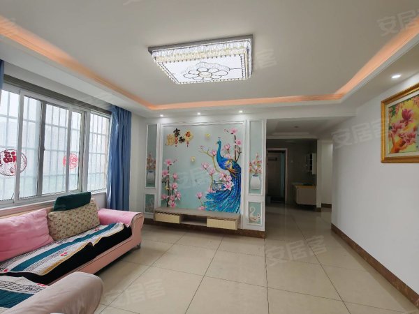 新店花园北区精装三居室，全屋瓷砖地，定制衣柜，出门小吃街