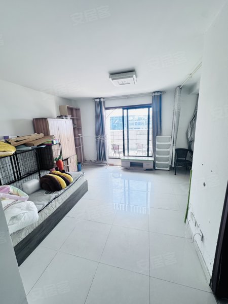 拓基城市广场正规一室一厅，家具家电齐全，带露台