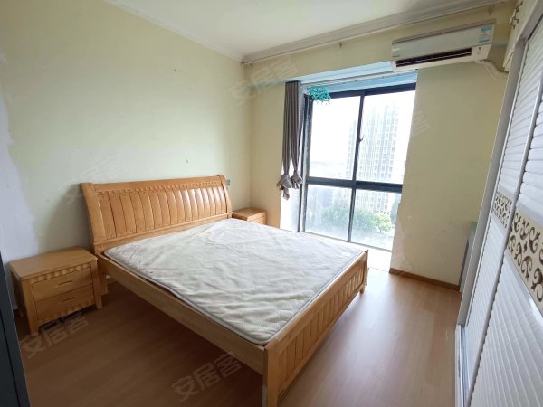 地铁口2号线山海居广场楼上东景苑_精装家具家电齐_朝南采光好