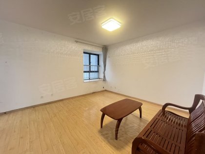 近地铁大学城黉街，房东自住，家具齐全，通行方便，价格亲民。