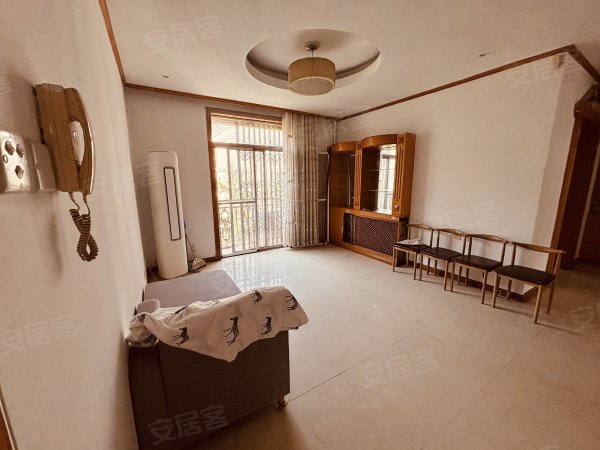 科大附中附小陪读首先，精装修三室，家电家具，看房方便