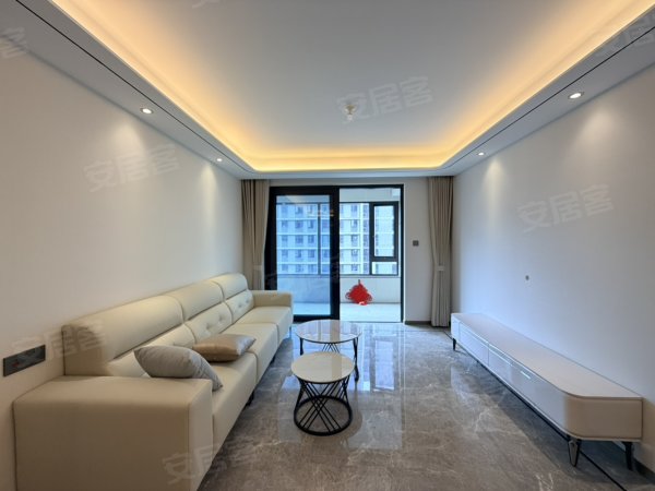 金融港会展中心地铁口！滨湖印精装3房大阳台品质小区全天采光