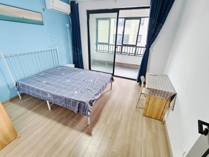 职教城东地铁站维信诺附近黉街合肥经济学院旁边，可短租可月付