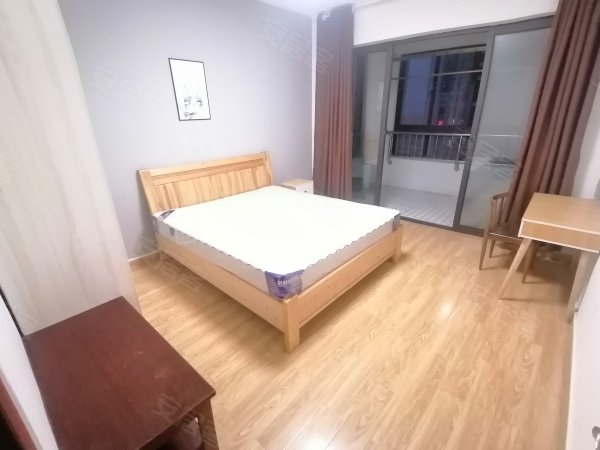 值租0中界沸_亲湖苑卧室朝南带阳台_未来塔融创