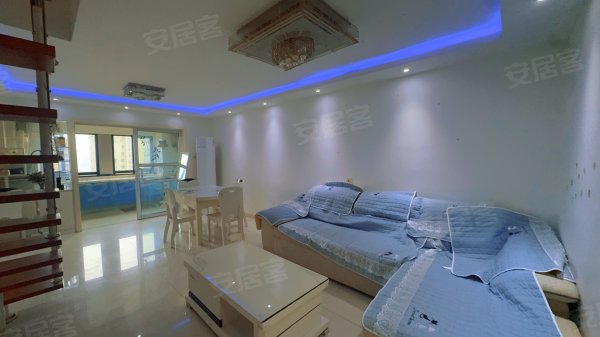 中环城，168旁，楼下就是3号线地铁口，国际公寓复式两房