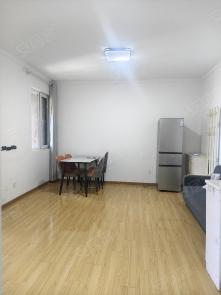 行知学校附近，新海西苑二室一厅，拎包入住。