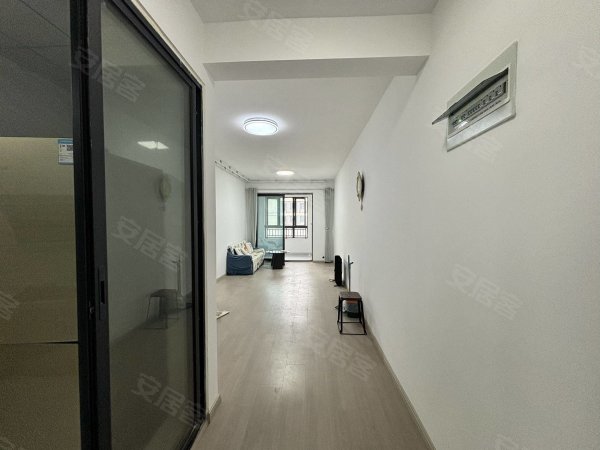 房东自住房_实价1500一室一厅家衣帽间_免费停车_不搞虚的