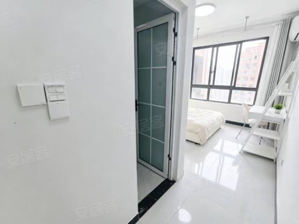 可短租_东方蓝海_银泰旁联投中心_家电齐全_阳光充足_精装修