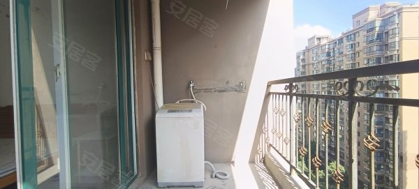 3号5号地铁口万象汇宜家购物中心精装一房拎包入住采光好