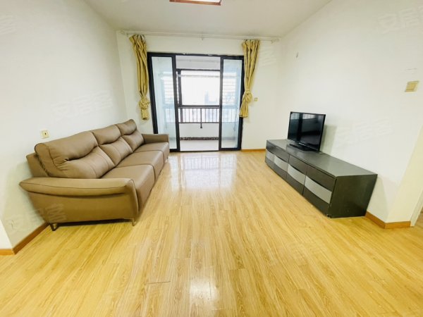 临湖苑朝南三房～一米八大床～家具家电齐全～拎包入住楼下商业街