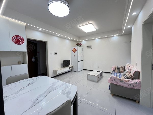 滨湖沁园_精装两室_业主自住装修_全屋定制_瓷砖金融港方圆荟