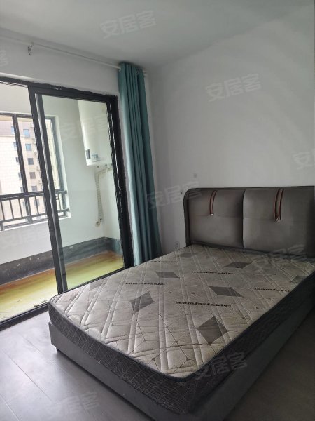 职教城东地铁站维信诺附近，黉街合肥经济学院旁边，可短租可月付