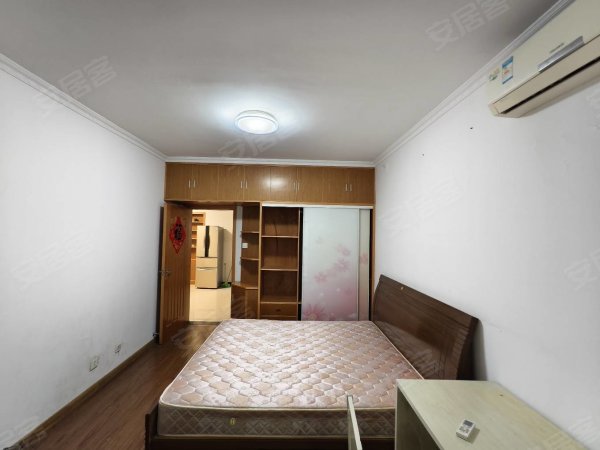 自住精装修大两房_南北通透_一中斜对面_陪读好房_拎包入住