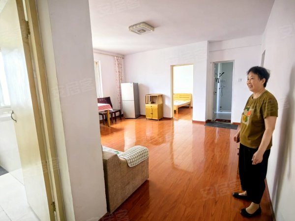 [整租]可以短租_出门就是地铁口_民用水电_免费停车