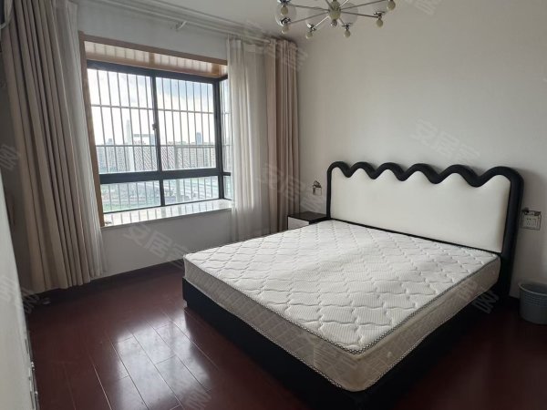 隆昊昊天园精装三室采光通透业主自住房周边设施齐全随时看房
