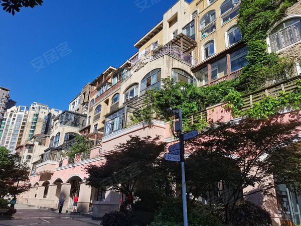 贵阳观山湖八匹马金龙国际花园金龙国际花园洋房精装修三房家具家电