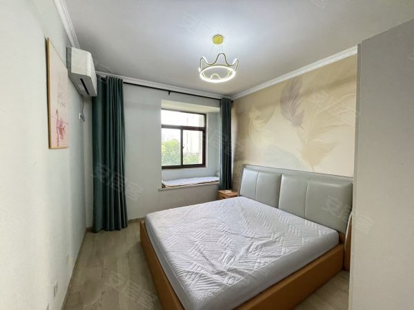 七里塘花园全屋精装修_朝南客厅带阳台_价格可谈_拎包入住