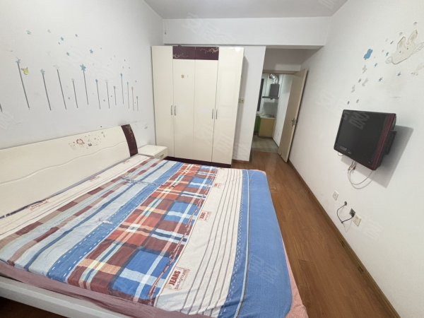 三号线五号线地铁口！南门小学！36中！宜家！大润发！上城国际