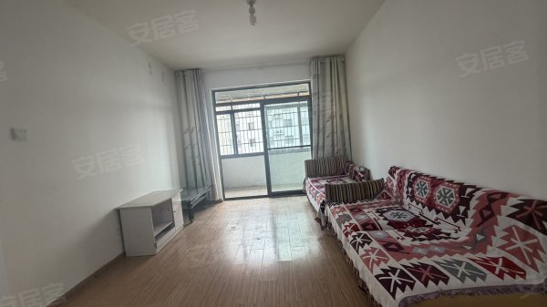 新粮仓6号线地铁站附近简装三室出租随时看房入住价格便宜