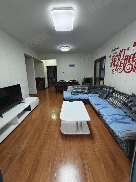 新华公学_八一学校旁航空新城楼王位置自住三房精装修出租