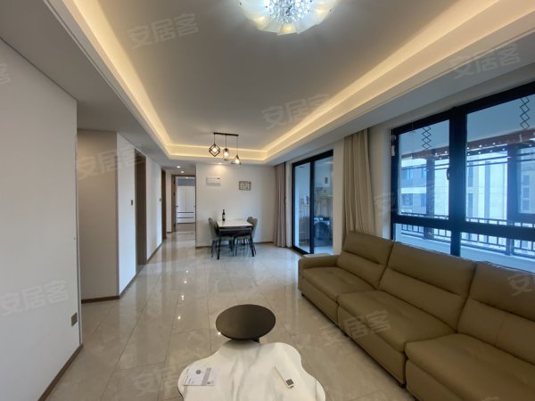 次新小区_金成府精装修_大四房两卫_拎包入住_多套可选