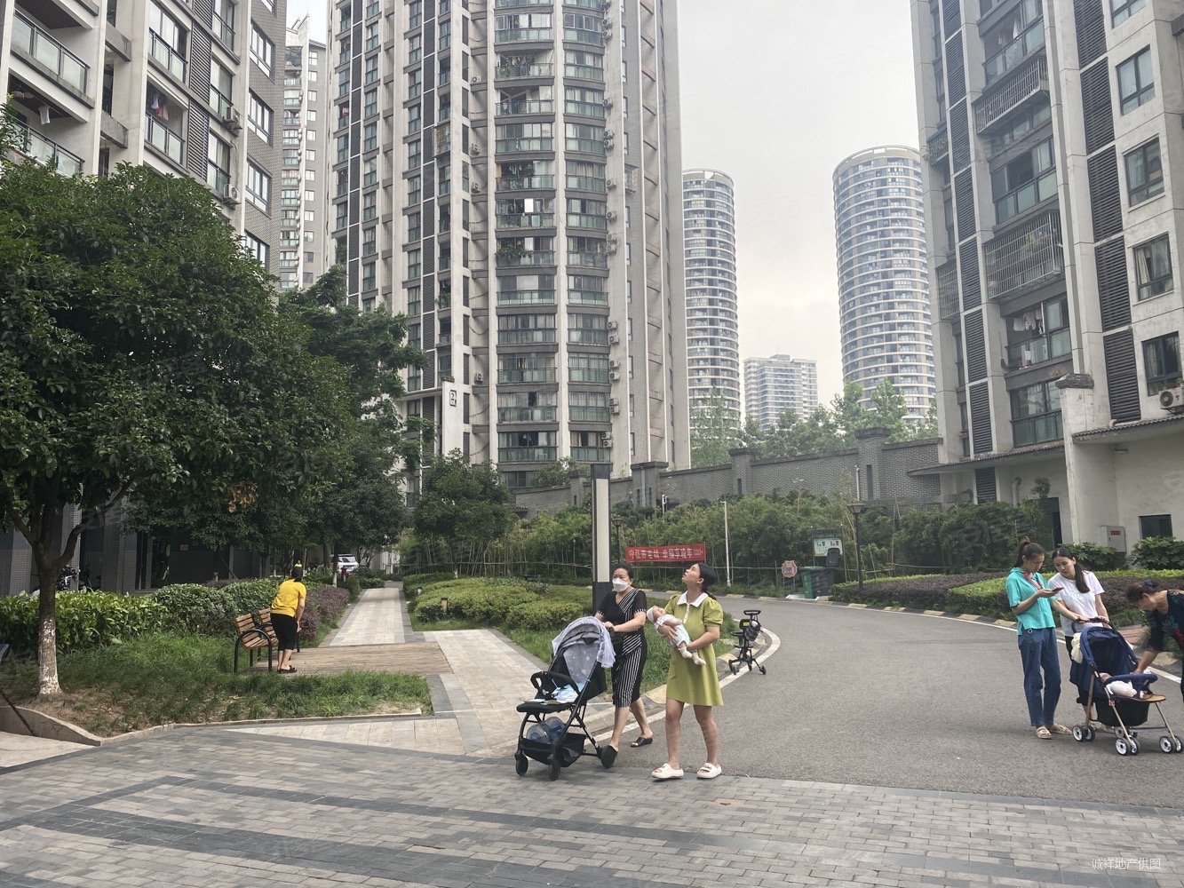 花溪轻轨站精装两房,业主急卖,宗申青年国际二手房,66万,2室1厅,1卫