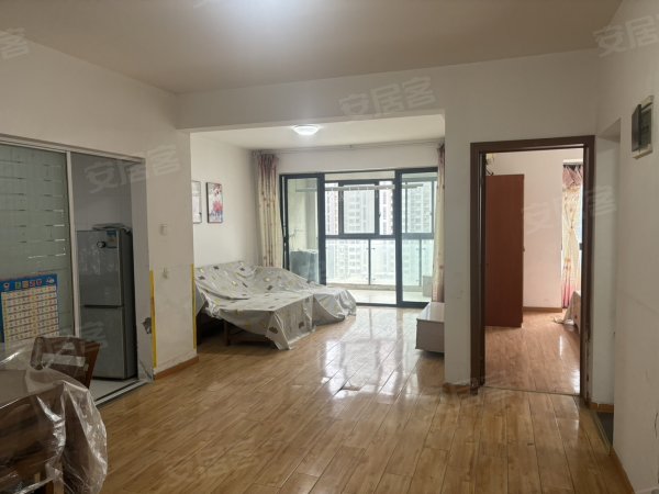 新地中心_凯旋门天鹅湖一号精装修两房出租拎包入住看房方便