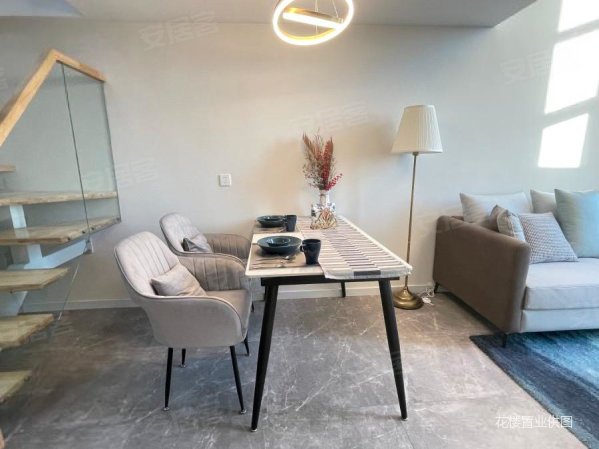 崂山区石老人公寓loft1号地铁科技旁鲁商蓝岸丽舍