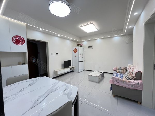 滨湖沁园_精装修两室一厅_停车方便包物业_民用水电