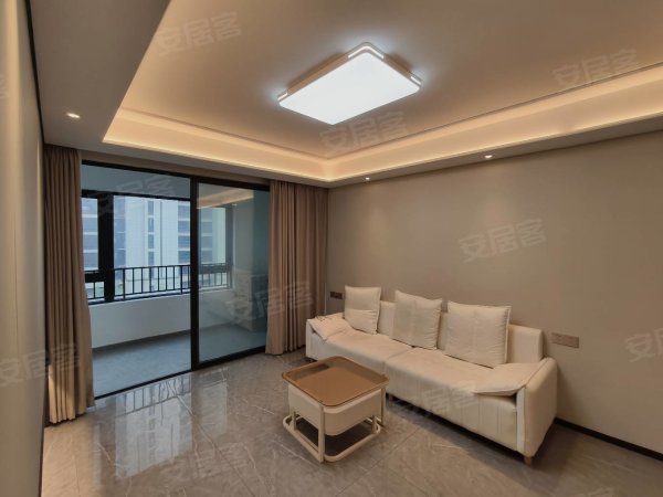 精装修边户四居室_拎包入住_地暖中央空调都有_随时看房
