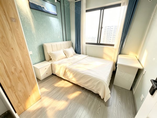 下楼轻松逛玩包河罍街_绿地赢海地铁一号线秋浦河路主卧_可短租
