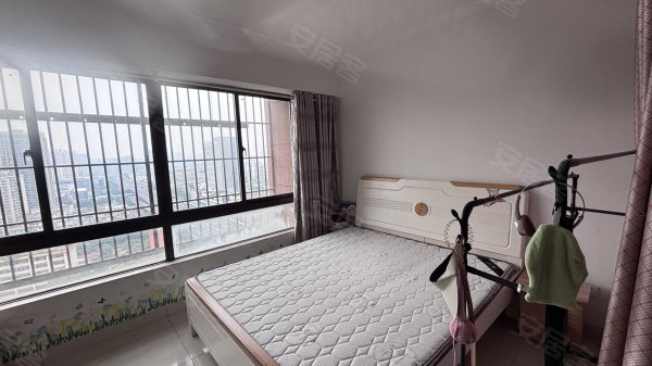 地铁口_百汇城市广场1室_精装_家电齐全_拎包入住_看房方便