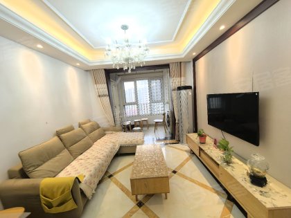 全屋定制实木家具！守次出租，中铁青秀城，精装3房，4台空调！