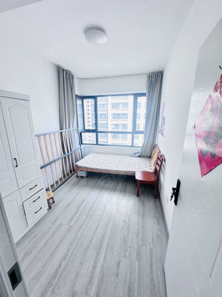 蜀熙府精装修三室，南北通透，家具家电齐全，拎包入住