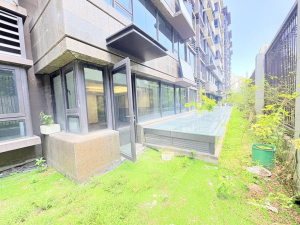 地铁口近写字楼600平底复带院上中下3层住工作室接待环境好