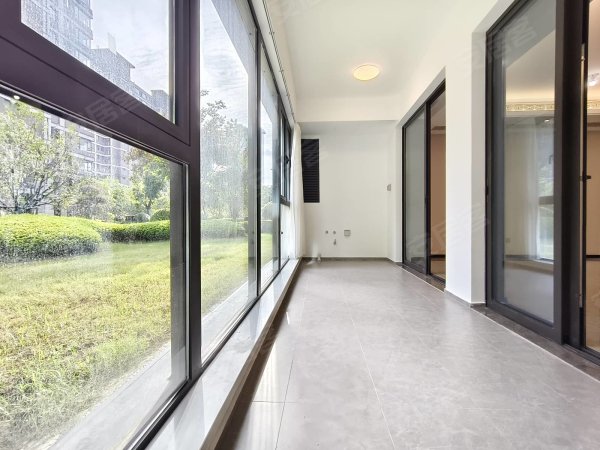 徽派苏式园林建筑_一楼落地窗大横厅开窗见绿_可自带家具_办公