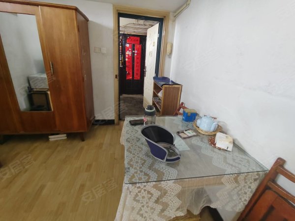 琥珀北村6楼，家具家电齐全，拎包入住，价格便宜。