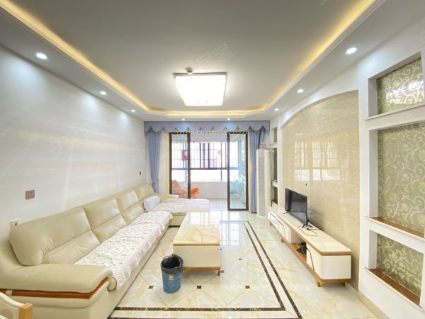临湖苑新出精装边户三房~住家婚房首次出租~有车位~A区地铁口