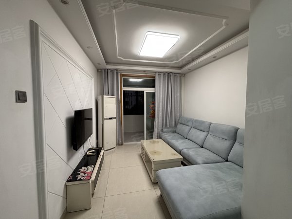 自住装修，康城静林湾，家天下旁，电梯房，两室，大小差不多两室