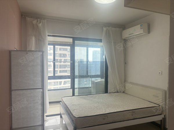 新地中心_凯旋门精装修一室出租拎包入住看房方便近置地广场