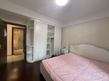 近一号线_房东自住_首次出租_品牌家电_价格能谈_拎包入住