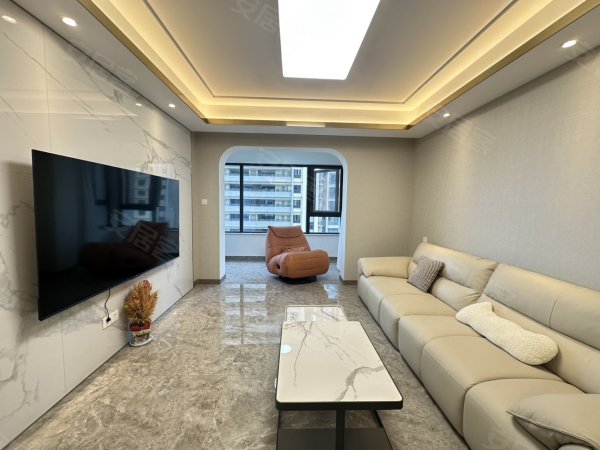 龙湖光年_精装三房_房东自住_全屋定制家具大牌家电_跑道阳台