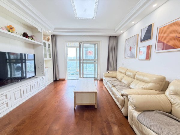 真实实拍！巴黎都市四期大三房出租中，采光视野不错，近佳源广场