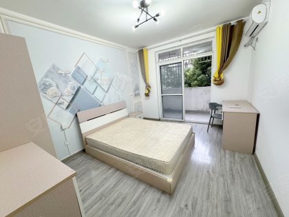 首月免住五天_住的人少_民用水电_押一付一_随时带看入住